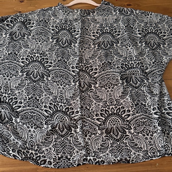 Faded Glory Black and White Patterned Wrap - Picture 8 of 9